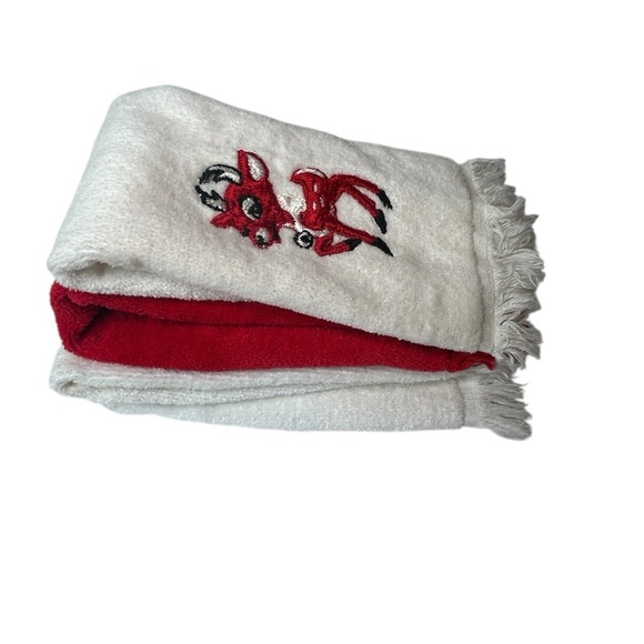 HOLIDAY EMBROIDERED TOWEL SET SANTA & REINDEER CHRISTMAS DECOR FOUR TOWEL BUNDLE - Picture 3 of 14
